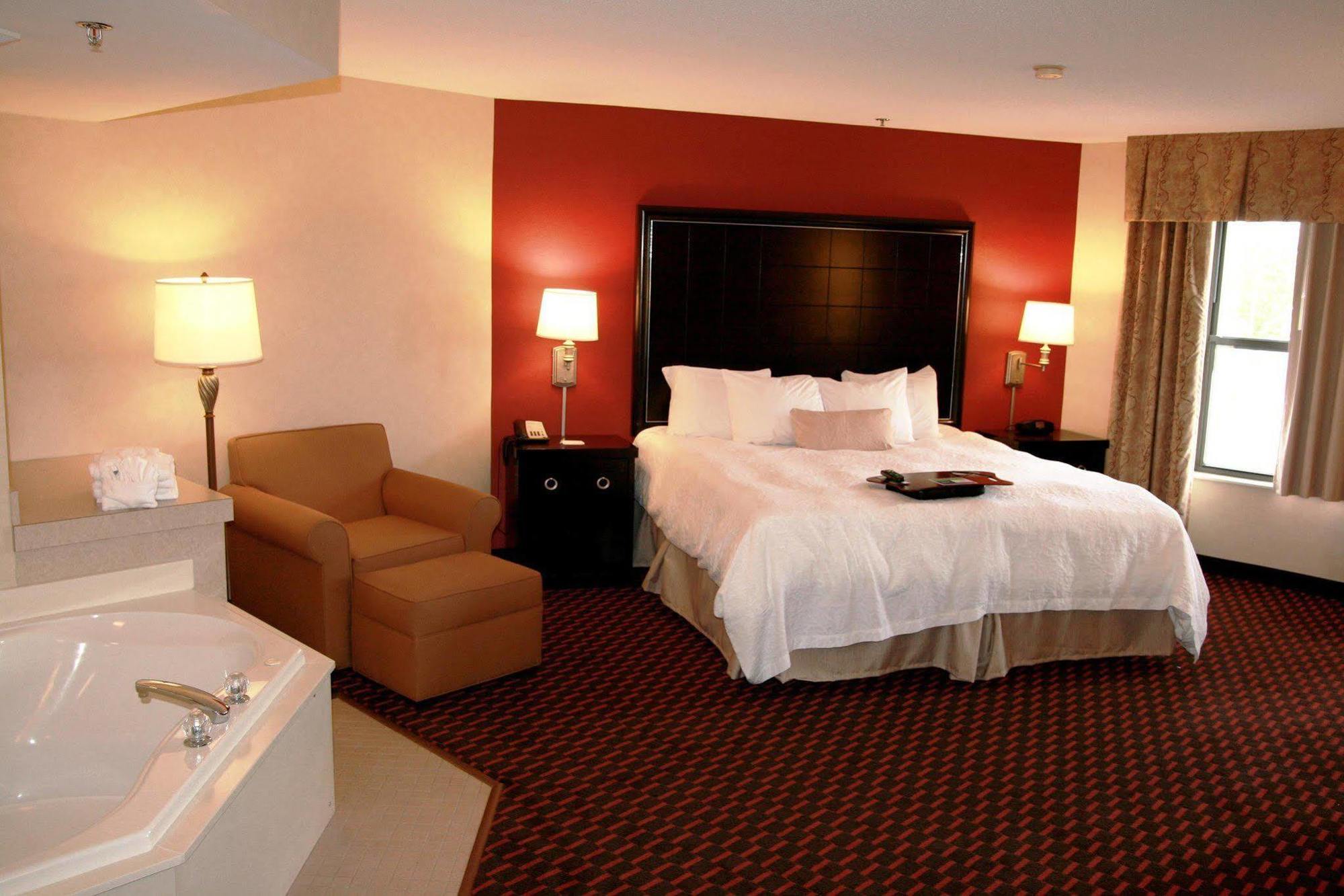 Hampton Inn Маунт-Плезант Номер фото